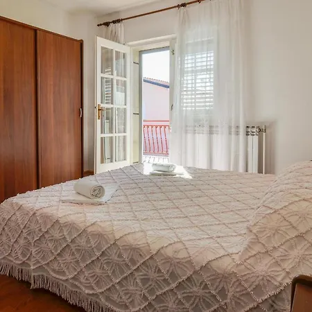 Etica Apartment *
